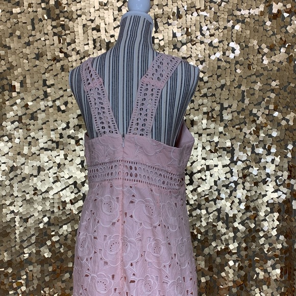 Lace gorgeous perfect dress. - Picture 8 of 10